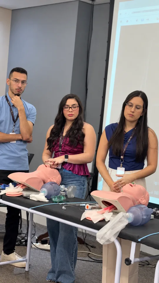 Turma anterior do TECA em treinamento prático