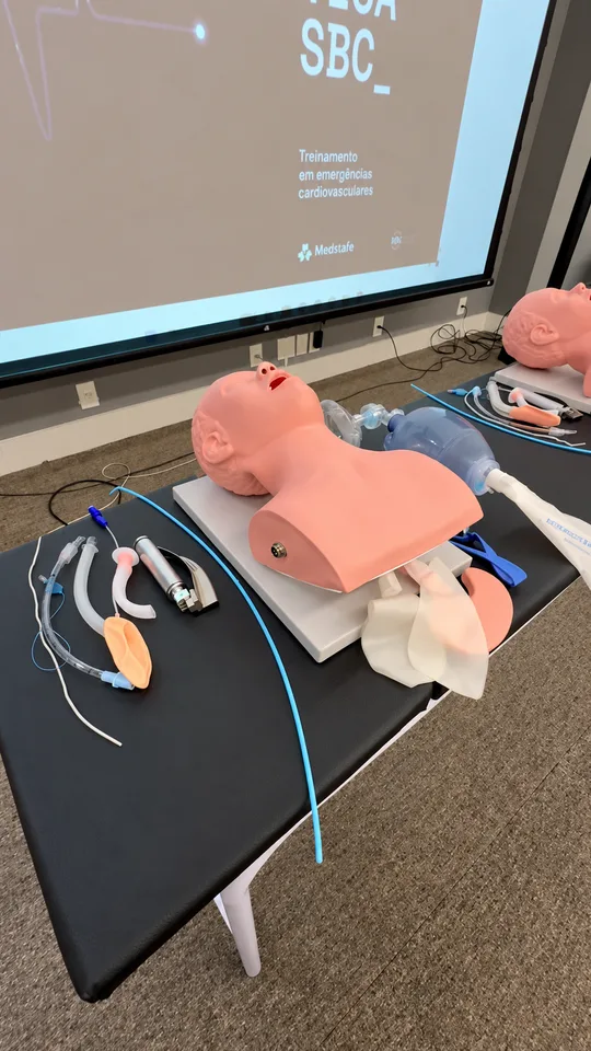 Turma anterior do TECA em treinamento prático